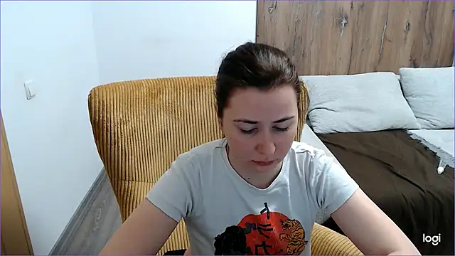 Snapshot of VioletaFlower7 chatting on April 2026 08:42:01 AM VioletaFlower7 online show from April 2026 08:42:01 AM