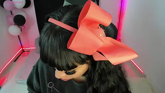 zoesullivan online show from December 2024 01:00:01 PM