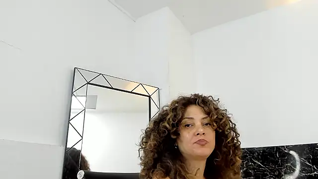 Juliabadlee online show from December 2024 02:42:01 AM