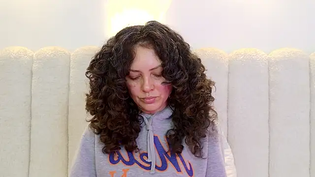 Snapshot of Juliabadlee chatting on April 2026 12:02:02 AM Juliabadlee online show from April 2026 12:02:02 AM