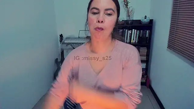 Snapshot of gigi_stephans chatting on April 2026 01:50:01 AM gigi stephans online show from April 2026 01:50:01 AM