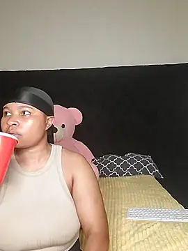 Snapshot of R-thequeen chatting on March 2026 09:41:02 PM R-thequeen online show from March 2026 09:41:02 PM