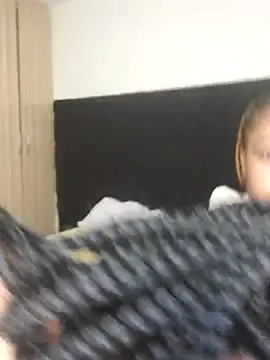 Snapshot of R-thequeen chatting on April 2026 11:55:01 AM R-thequeen online show from April 2026 11:55:01 AM