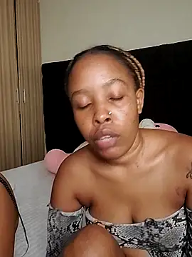 Snapshot of R-thequeen chatting on April 2026 11:50:02 AM R-thequeen online show from April 2026 11:50:02 AM