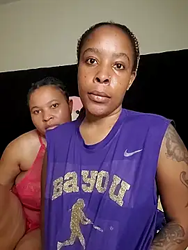 Snapshot of R-thequeen chatting on April 2026 11:36:01 AM R-thequeen online show from April 2026 11:36:01 AM