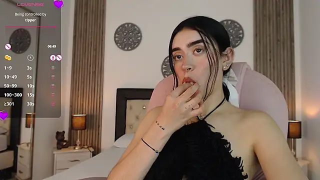 Julieta De Los Angeles online show from January 2025 11:24:02 PM