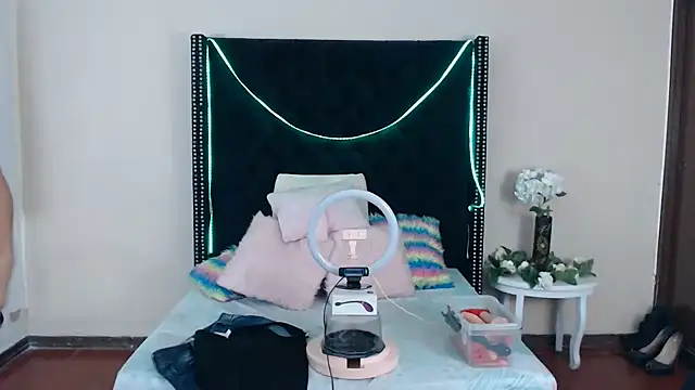 Snapshot of VioletaaaSlave chatting on September 2025 11:44:01 AM VioletaaaSlave online show from September 2025 11:44:01 AM