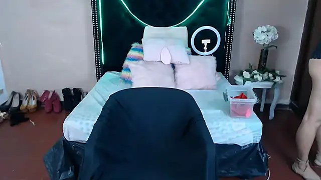 Snapshot of VioletaaaSlave chatting on December 2025 11:03:02 AM VioletaaaSlave online show from December 2025 11:03:02 AM