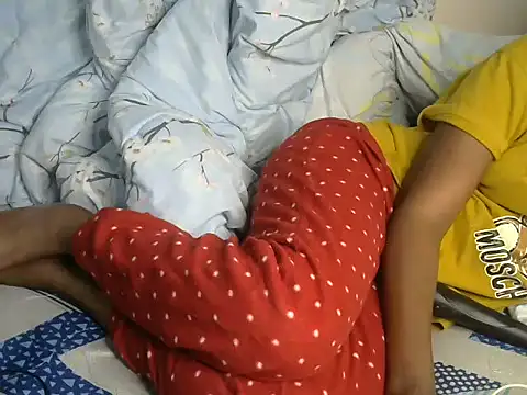 StacyGee24 online show from November 2025 10:32:01 PM