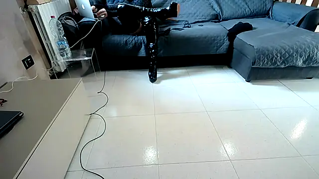 Snapshot of M87HOT chatting on April 2026 03:50:02 PM M87HOT online show from April 2026 03:50:02 PM