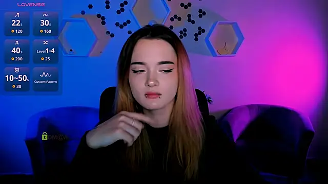 liana kisses online show from November 2025 08:00:01 PM