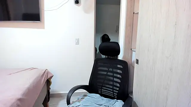 misstoya online show from December 2025 01:47:01 AM