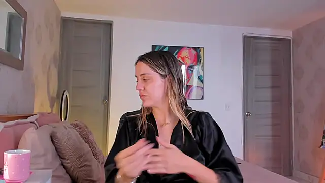 martinaaricci online show from December 2024 02:44:01 PM