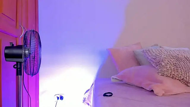 martinaaricci online show from September 2025 01:33:01 PM