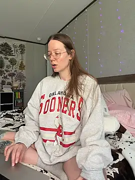 Sweetdee222x online show from July 2026 05:37:02 PM