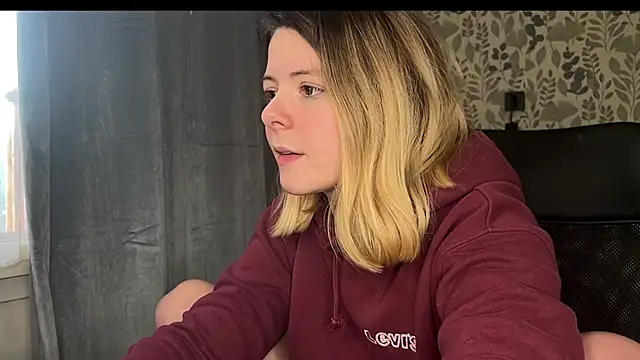 Snapshot of Nina_blain chatting on February 2025 12:14:02 PM Nina blain online show from February 2025 12:14:02 PM