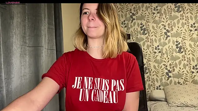 Snapshot of Nina_blain chatting on March 2025 08:41:02 AM Nina blain online show from March 2025 08:41:02 AM