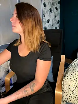 Snapshot of Nina_blain chatting on September 2025 07:08:01 AM Nina blain online show from September 2025 07:08:01 AM