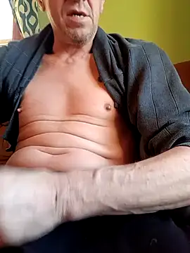 Snapshot of Bigloggz chatting on February 2026 01:31:02 PM Bigloggz online show from February 2026 01:31:02 PM