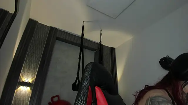 selene red  online show from December 2025 02:55:01 PM