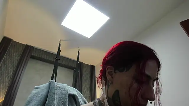 Snapshot of selene_red_ chatting on April 2026 01:47:01 AM selene red online show from April 2026 01:47:01 AM
