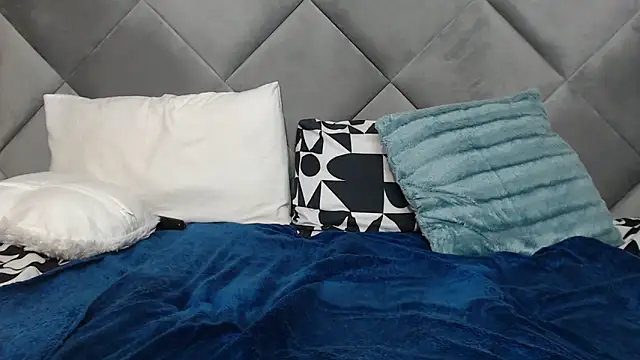 LOYAL SASHA online show from March 2025 08:00:01 PM