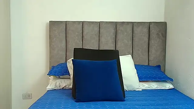 karina lewis  online show from November 2025 03:59:02 AM