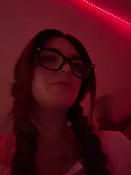 Snapshot of 18petitewhitegirl chatting on January 2025 02:50:02 AM 18petitewhitegirl online show from January 2025 02:50:02 AM