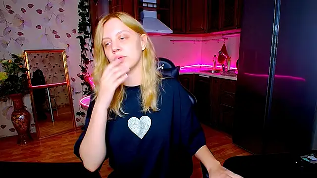 Snapshot of SexyNadi chatting on October 2025 08:21:01 AM SexyNadi online show from October 2025 08:21:01 AM