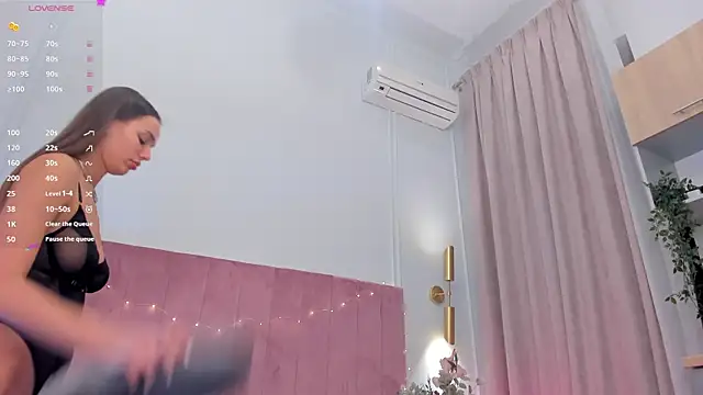 Snapshot of AprilWong chatting on January 2025 12:20:02 PM AprilWong online show from January 2025 12:20:02 PM