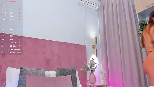 Snapshot of AprilWong chatting on January 2025 06:20:02 AM AprilWong online show from January 2025 06:20:02 AM