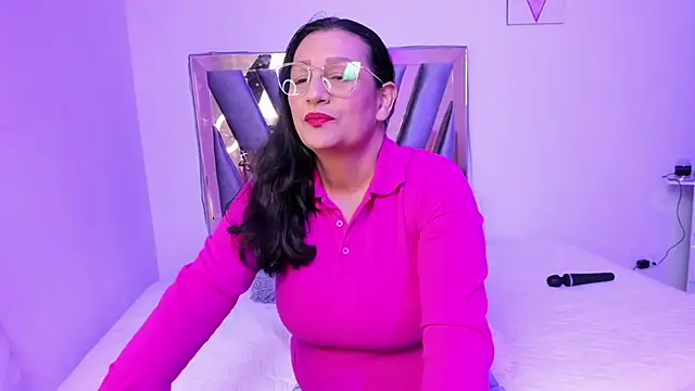 Victoria Red01 online show from December 2024 01:43:01 PM