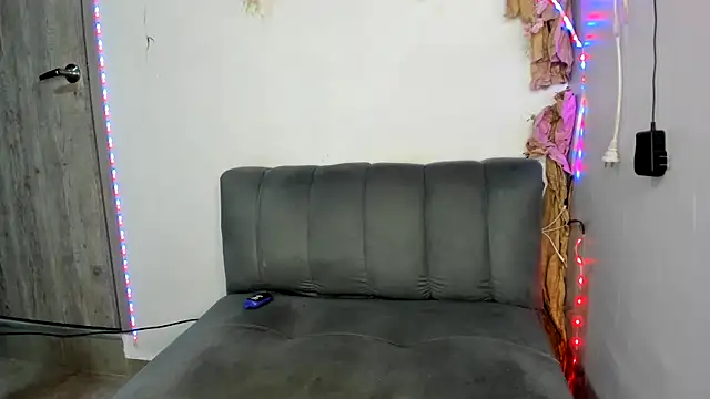 Lya-Kasandra online show from December 2025 01:48:02 AM