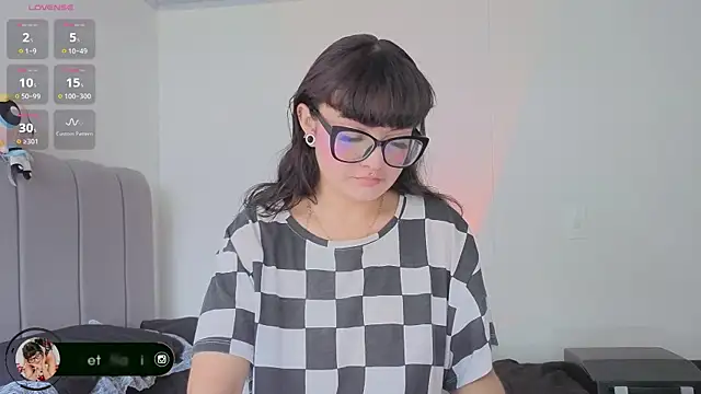 Snapshot of Sweet_Namii chatting on April 2026 04:15:01 PM Sweet Namii online show from April 2026 04:15:01 PM