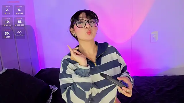 Snapshot of Sweet_Namii chatting on April 2026 01:27:01 AM Sweet Namii online show from April 2026 01:27:01 AM