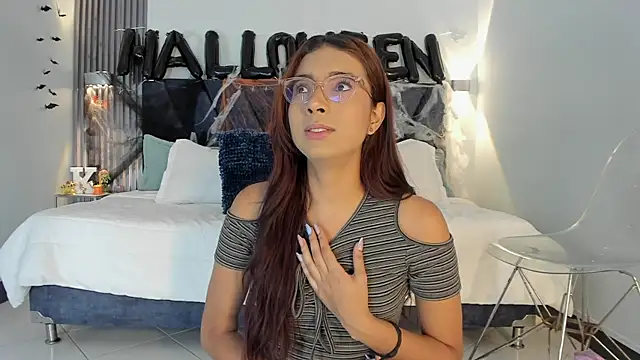 sara saenz99 online show from October 2025 08:13:02 PM