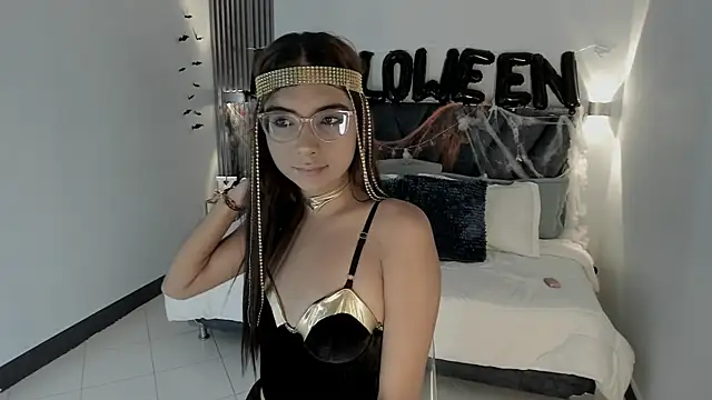 sara saenz99 online show from October 2025 05:36:01 PM