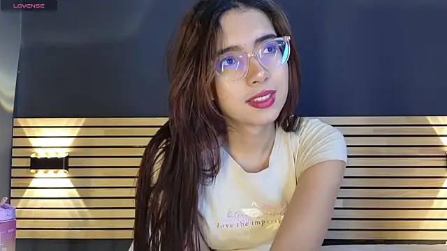 sara saenz99 online show from December 2025 07:10:01 PM