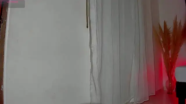 Snapshot of Scarlett_811 chatting on December 2025 08:16:02 PM Scarlett 811 online show from December 2025 08:16:02 PM