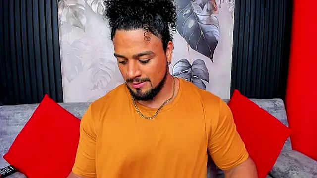 Snapshot of MikeEstevess chatting on April 2026 06:40:01 AM MikeEstevess online show from April 2026 06:40:01 AM