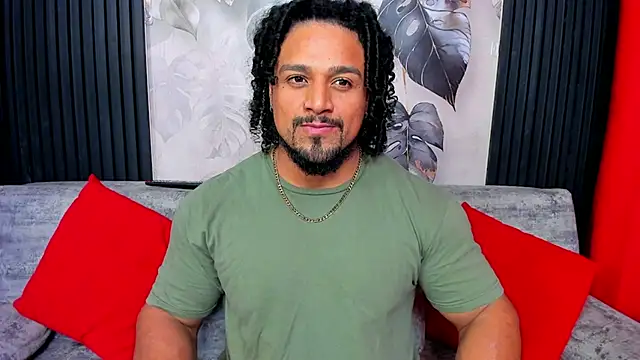 Snapshot of MikeEstevess chatting on April 2026 02:40:02 AM MikeEstevess online show from April 2026 02:40:02 AM