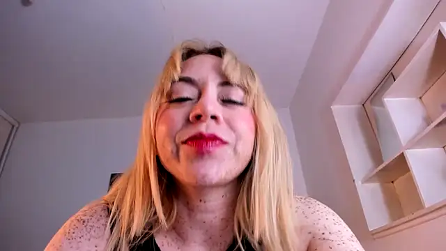 Snapshot of valerie_luxe_ chatting on March 2026 08:19:01 AM valerie luxe online show from March 2026 08:19:01 AM