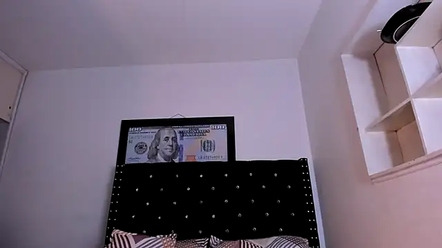 Snapshot of valerie_luxe_ chatting on April 2026 01:42:02 AM valerie luxe online show from April 2026 01:42:02 AM