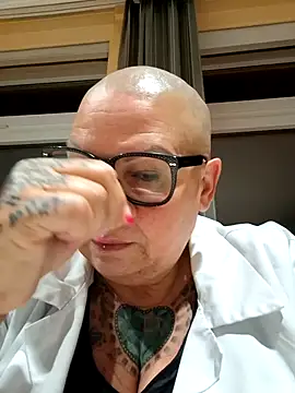 Snapshot of gepiercte_nippel chatting on April 2026 10:10:02 PM gepiercte nippel online show from April 2026 10:10:02 PM
