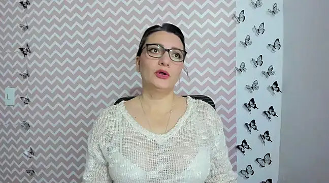 Amie Adams82  online show from December 2024 05:36:02 PM