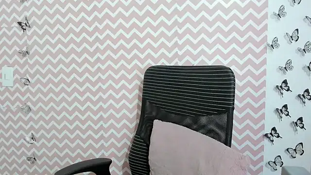 Amie Adams82  online show from February 2025 10:41:01 PM