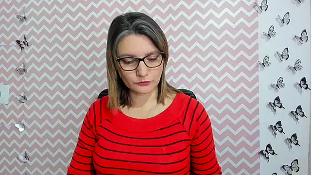 Amie Adams82  online show from February 2025 08:31:02 PM