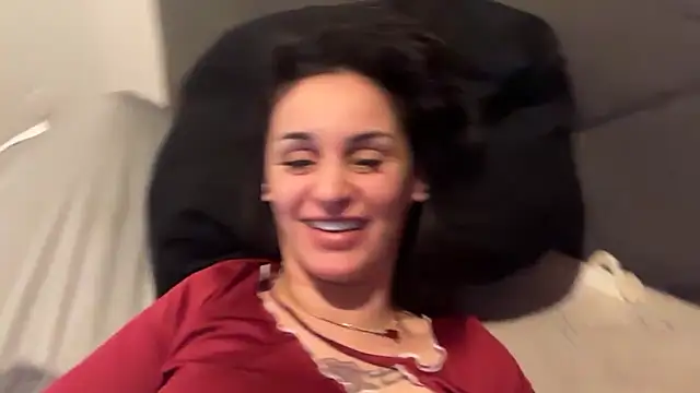 JeSuisUnTapin online show from December 2025 07:54:01 PM