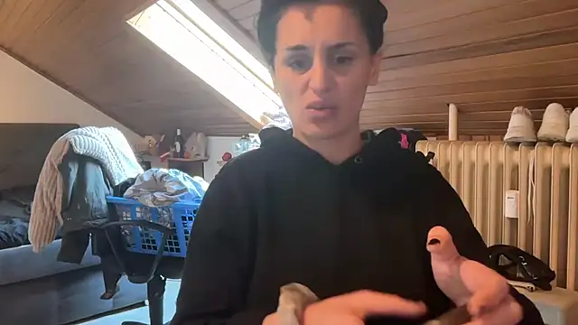 Snapshot of JeSuisUnTapin chatting on March 2026 01:17:01 PM JeSuisUnTapin online show from March 2026 01:17:01 PM