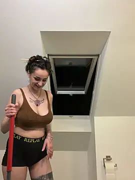 Snapshot of JeSuisUnTapin chatting on April 2026 07:58:02 PM JeSuisUnTapin online show from April 2026 07:58:02 PM